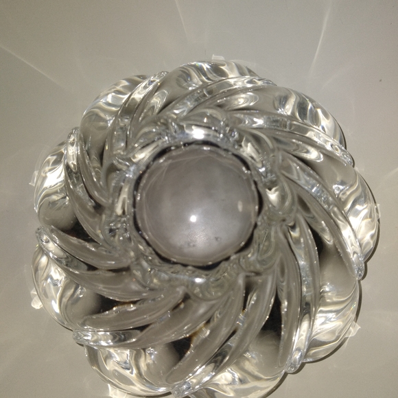 Small glass swirl bowl - Picture 3 of 7